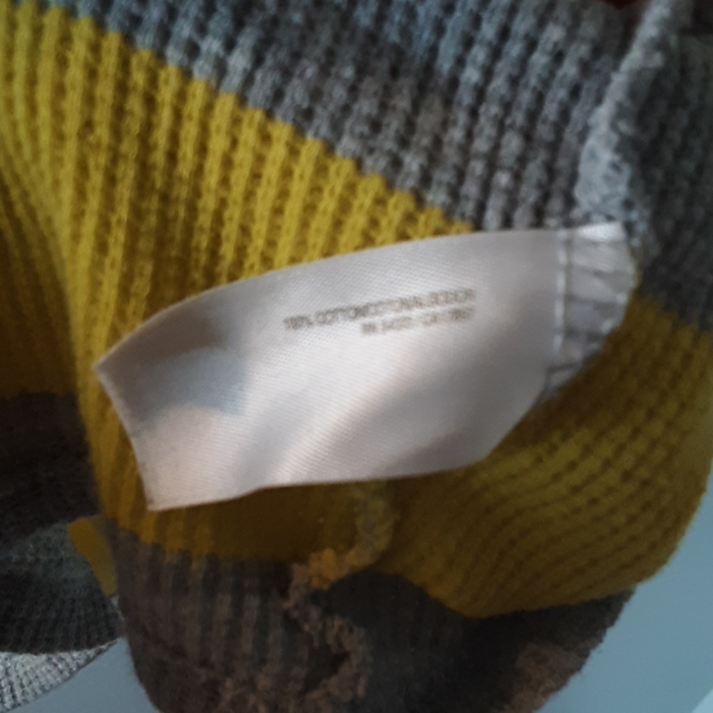 Old Navy pullover - Picture 3 of 4